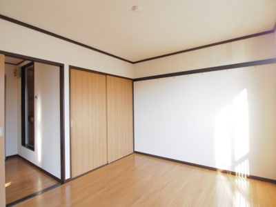 【居間・リビング】 | コーポ弥生B | 洋室（東側）６帖　押入れあり