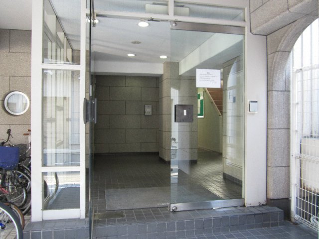 ジャルダン上本町のエントランス