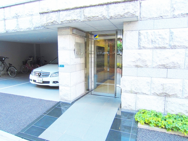 アヴァンツァーレ巣鴨のエントランス|建物入口です☆