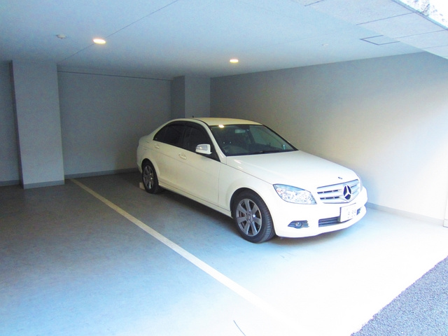 アヴァンツァーレ巣鴨の駐車場|駐車場も敷地内にあります☆