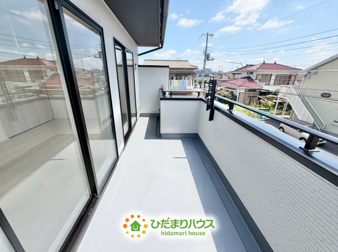 久喜市青葉５丁目　新築一戸建てのバルコニー|ワイドなバルコニーで、ご家族全員のお洋服もらくらく干せちゃいます！