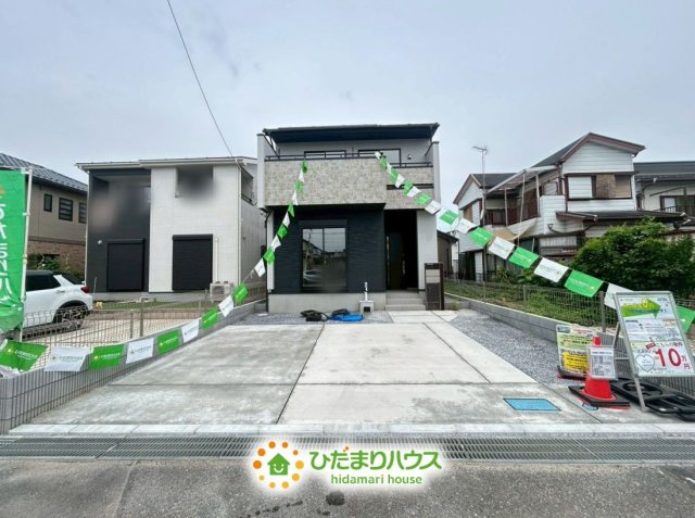 久喜市青葉５丁目　新築一戸建ての駐車場|ゆとりある駐車スペースは、親戚や友達が遊びにきても敷地内に駐車でき、近所に迷惑かけなくてすみます。