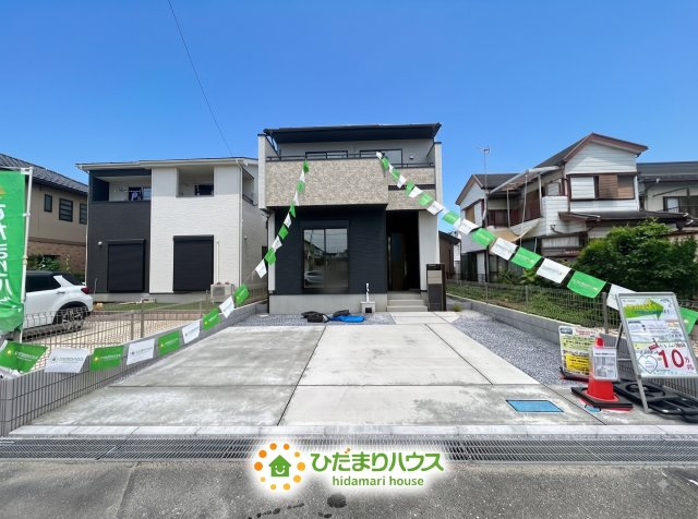 久喜市青葉５丁目　新築一戸建ての駐車場|ゆとりある駐車スペースは、親戚や友達が遊びにきても敷地内に駐車でき、近所に迷惑かけなくてすみます。