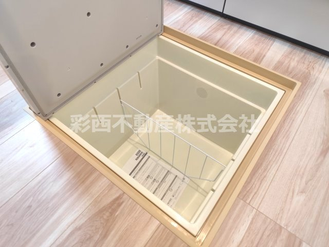 川越市小仙波町新築戸建の収納|床下収納は仕切りがあって便利