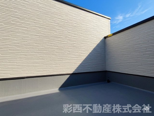 川越市小仙波町新築戸建のバルコニー|プライバシーも確保できるバルコニーは珍しいですよ♪