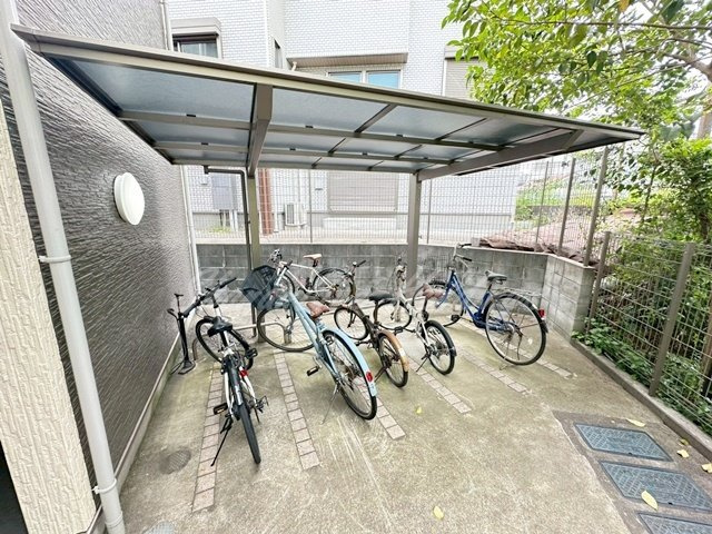 NAKAHA LIFEのその他共用部分|屋根付き駐輪スペース付き♪