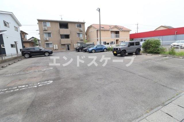 フェアリーテイルの駐車場|高崎、前橋のお部屋探しはエンドスケープまで！お客様の理想お聞かせ下さい♪
