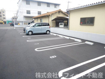 【駐車場】 | ハピネスローズ