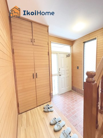 神戸市西区押部谷町木幡　中古戸建の玄関|●年中無休：当日予約可●玄関には靴をたくさん収納できるシューズボックスが完備されています。