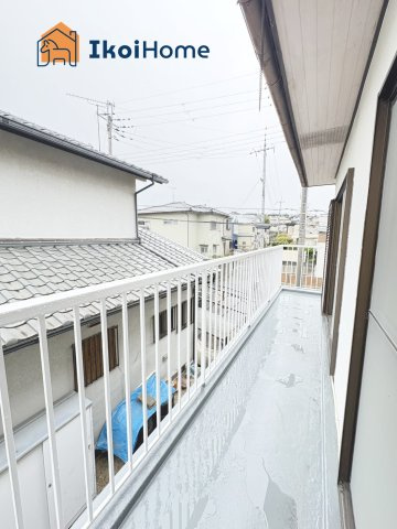 神戸市西区押部谷町木幡　中古戸建のバルコニー|●年中無休：当日予約可●バルコニーが広くたくさん干せ、屋根があり小雨程度なら濡れず安心です