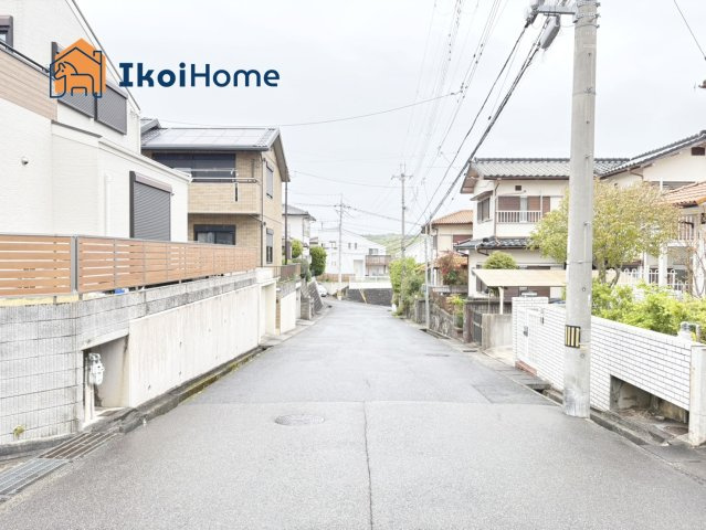 神戸市西区押部谷町木幡　中古戸建の前面道路含む現地写真|●年中無休：当日予約可●前面道路広く、交通量も少ないので安心の住環境です！