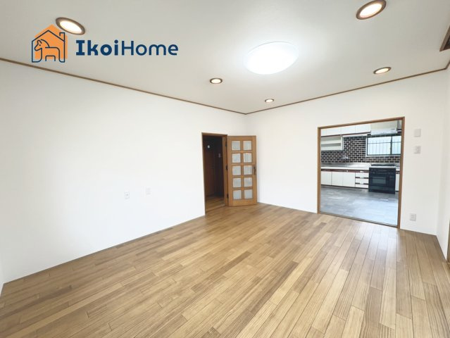 神戸市西区押部谷町木幡　中古戸建の居間・リビング|●年中無休：当日予約可●LDKは10帖と８帖になっております。合わせると広々18帖ございます