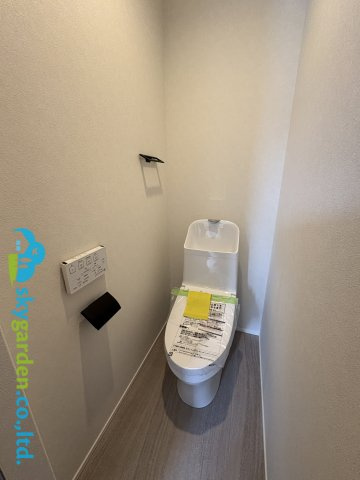 高座郡寒川町小谷三丁目　新築戸建　B号棟のトイレ|落ち着いた色調のトイレです