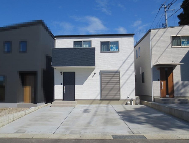 【未使用でキレイ！】香南市野市町父養寺　未入居一戸建ての外観|ゆとりの駐車スペースで来客も安心◎