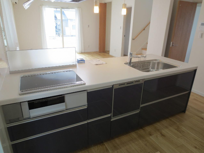 【未使用でキレイ！】香南市野市町父養寺　未入居一戸建てのキッチン|IHコンロ＆食洗器つき！憧れのオープンキッチン☆