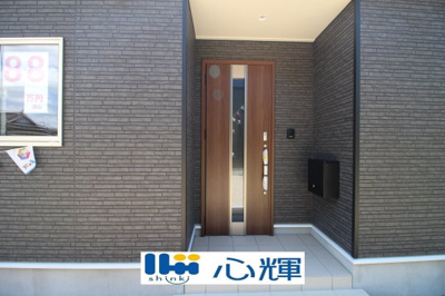 【玄関】 | クレイドルガーデン山陽小野田市南竜王町 第1（2号棟） | 家の顔となる玄関。 ゲストを迎え入れても安心の空間です。