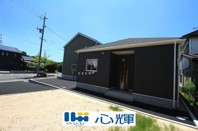 【前面道路含む現地写真】 | クレイドルガーデン山陽小野田市南竜王町 第1（2号棟） | 整備された道路に面する現地は、コミュニティー以外の方々の出入りも少なく、お車の出し入れも楽々です。
