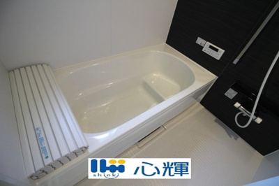 【浴室】 | クレイドルガーデン山陽小野田市南竜王町 第1（2号棟） | 疲れを癒す場所にふさわしい快適で清潔な空間で、心も体もオフになるリラックスタイムをお楽しみ下さい。
