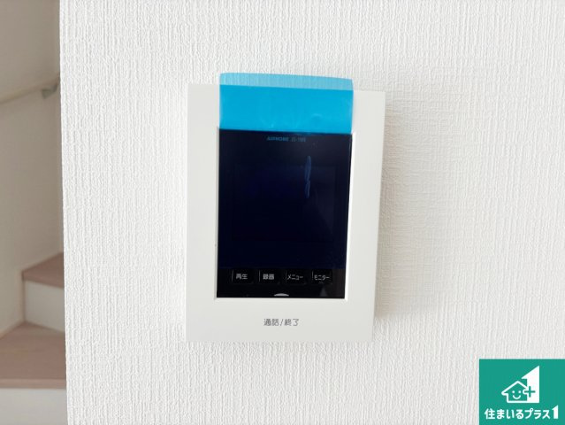現地案内可能！枚方市長尾東町　新築一戸建ての防犯設備|カラーモニターインターホン！声だけでなく来訪者の姿や顔がモニターで確認できるので、小さなお子様がいらっしゃるご家庭でも安心できます！