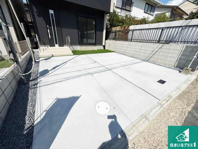 現地案内可能！枚方市長尾東町　新築一戸建ての駐車場|駐車スペース！散水栓があるので、こまめに愛車を洗えます！