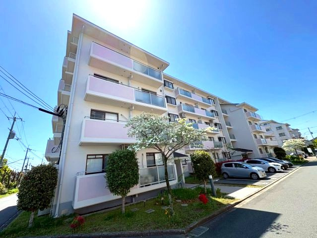 津々山台第二住宅6棟の外観