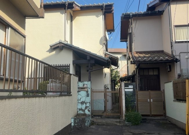 【外観】 | 物件の詳細については、現地を見てわかること以外に、役所や法務局などで調べないとわからないことがあります。そのため、現地に行く場合は、もしこの物件を買ったらどのような生活ができるかをイメージしましょう。