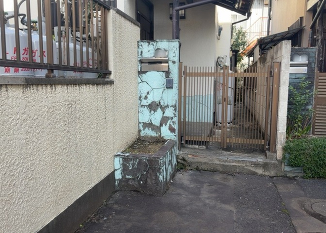 【外観】 | 人が暮らすうえで日光は大切な要素となります。日当たりの良さは譲れないポイントですね。併せて近くに大きな建築物の建築予定がないか、あるいはそれが可能な土地が近くにないか事前に確認することもお勧めします。