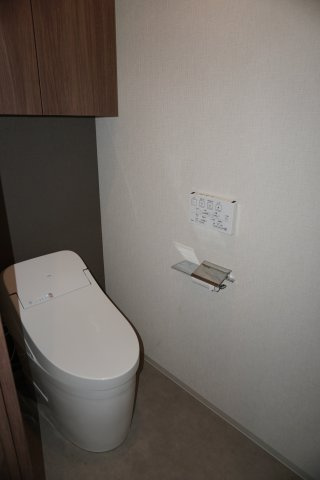 荒川区町屋６丁目の賃貸マンションのトイレ|清潔感のあるトイレです　（同タイプ他室）