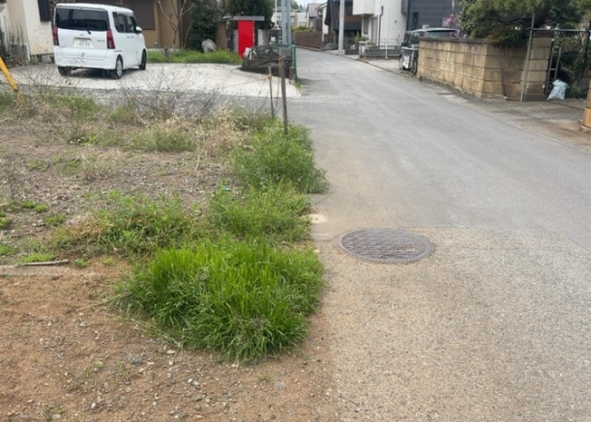 【外観】 | 土地購入を検討されている場合、境界杭がない状態で購入してしまうと境界確定測量をする必要があり、費用がかかります。購入の前に、売主、隣土地所有者立ち合いのもと境界を確定し境界杭を設置するのがベストです。