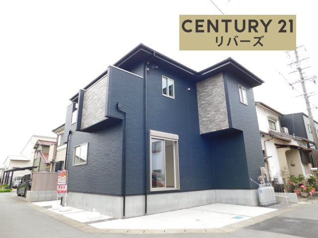 海部郡蟹江町学戸６丁目の新築一戸建の外観|☆限定１棟☆　　新価格！！いつでも見学出来ます♪（お問合せ当日、平日、水曜、夜間でもＯＫ）　角地！　駐車２台ＯＫ！　広い収納付きリビング１８帖♪　スーパーやコンビニ、ドラッグストアなど周辺環境充実♪