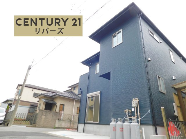 海部郡蟹江町学戸６丁目の新築一戸建の外観|☆限定１棟☆　　新価格！！いつでも見学出来ます♪（お問合せ当日、平日、水曜、夜間でもＯＫ）　角地！　駐車２台ＯＫ！　広い収納付きリビング１８帖♪　スーパーやコンビニ、ドラッグストアなど周辺環境充実♪
