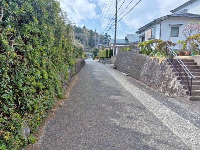 【前面道路含む現地写真】 | 東伊豆町奈良本 中古住宅 EH06134 | 東伊豆町奈良本　前面道路