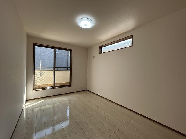 名古屋市北区池花町の洋室