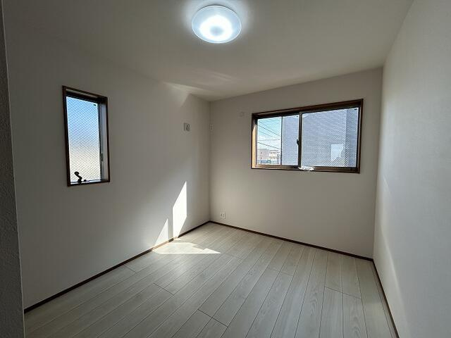 名古屋市北区池花町の洋室