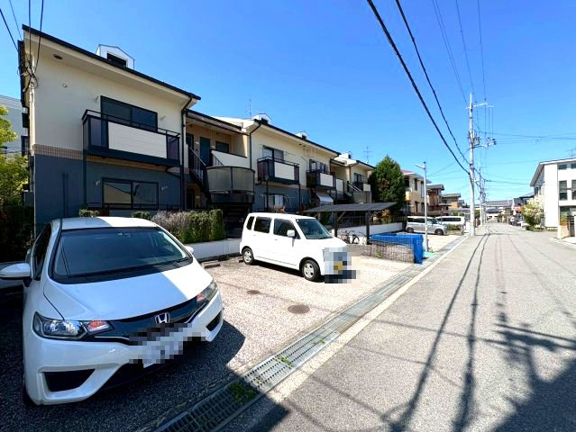 七々色ハイツの駐車場