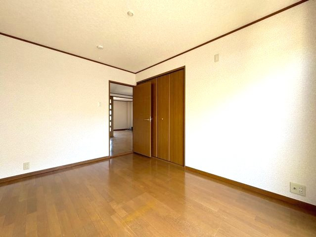 七々色ハイツの洋室