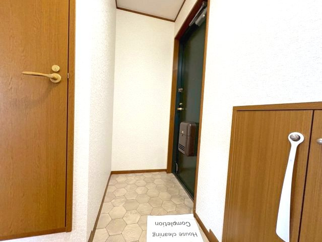 七々色ハイツの玄関