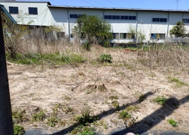 【外観】 | 土地の形が極端に長細かったり、狭小地、あるいは道路との高低差がある傾斜地だった場合、後々売ろうとしても買い手がつかない場合もあります。後々、売却することになった時に価値の下がらない土地を選びましょう。