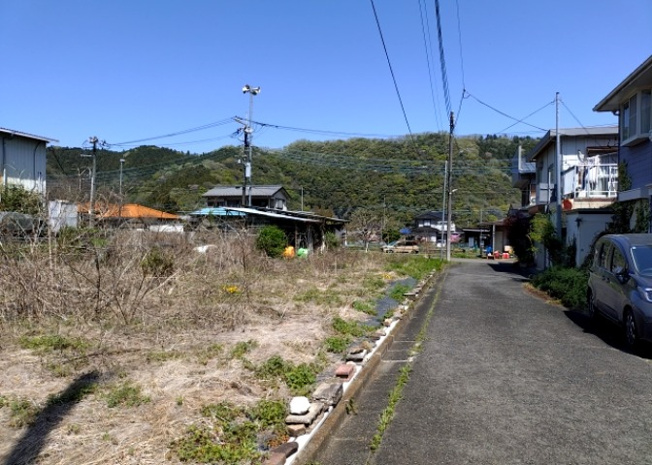【外観】 | 土地の面積＝住宅面積ではありません。建ぺい率の問題などで、土地のある場所によって住宅を建てられる面積は限られています。高さもしかり、「土地」という言葉の中には、建築条件も含まれると考えておきましょう。