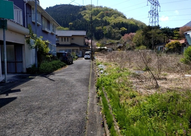 【外観】 | 土地購入を検討されている場合、境界杭がない状態で購入してしまうと境界確定測量をする必要があり、費用がかかります。購入の前に、売主、隣土地所有者立ち合いのもと境界を確定し境界杭を設置するのがベストです。