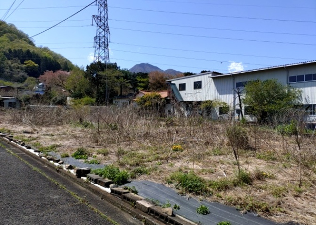 【外観】 | 人が暮らすうえで日光は大切な要素となります。日当たりの良さは譲れないポイントですね。併せて近くに大きな建築物の建築予定がないか、あるいはそれが可能な土地が近くにないか事前に確認することもお勧めします。