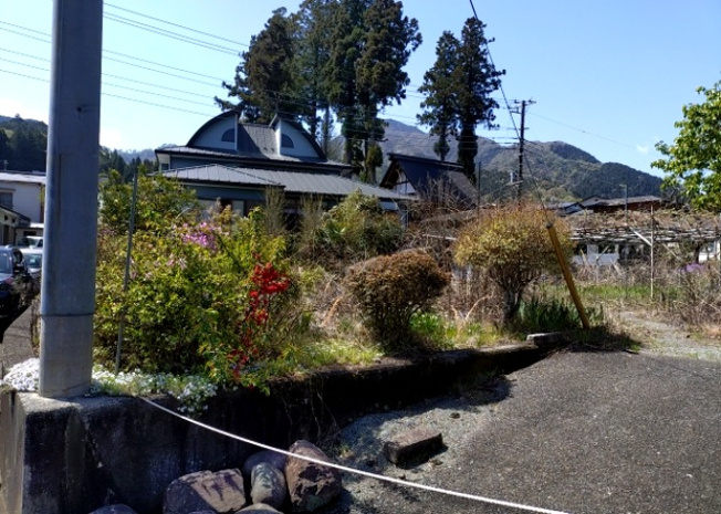 【外観】 | 土地の面積＝住宅面積ではありません。建ぺい率の問題などで、土地のある場所によって住宅を建てられる面積は限られています。高さもしかり、「土地」という言葉の中には、建築条件も含まれると考えておきましょう。