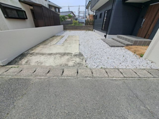 【駐車場】 | 間口も広く、駐車に自信がない方も安心です♪