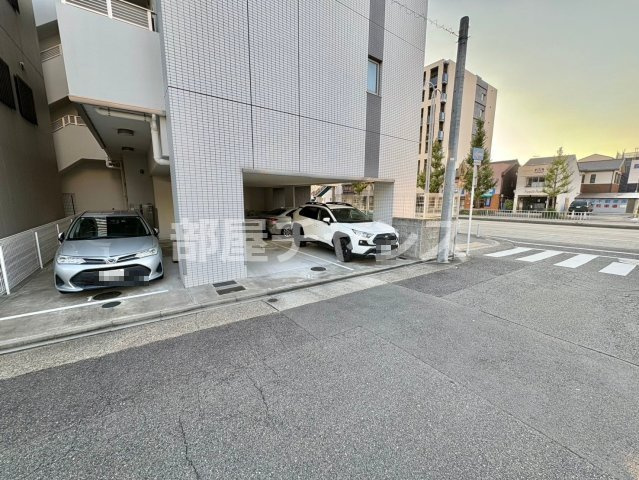 パルティール吹上アネックスの駐車場