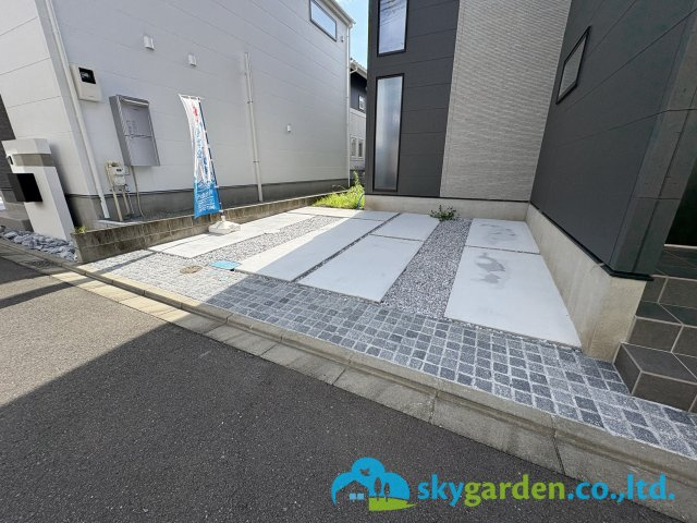 高座郡寒川町小谷１丁目Ⅱ　新築戸建　全４棟B号棟の駐車場|車種により２台駐車可