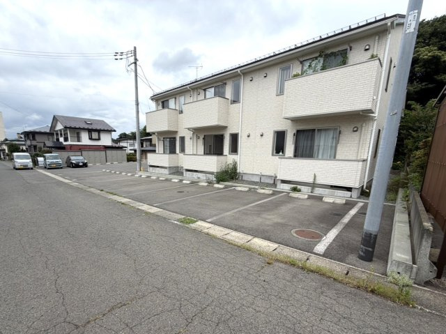 ポライトリーＣの駐車場