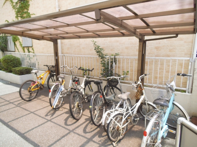 サンエール赤羽のその他共用部分|屋根付きの自転車置場がございます☆