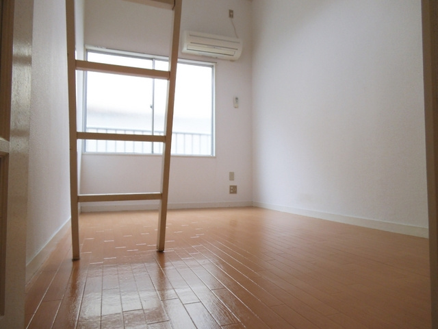 サンエール赤羽の洋室|南東向きで明るいお部屋です！