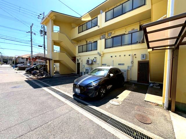 野浦ハイツの駐車場