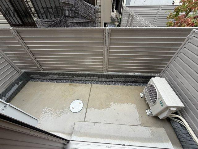 川口市大字安行領根岸のアパートのバルコニー